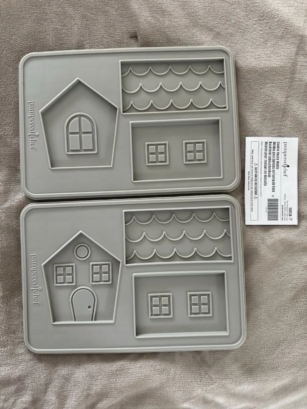 Pampered Chef Gingerbread House Silicone Cookie Mold # 100136 Set Of 2 w Recipe